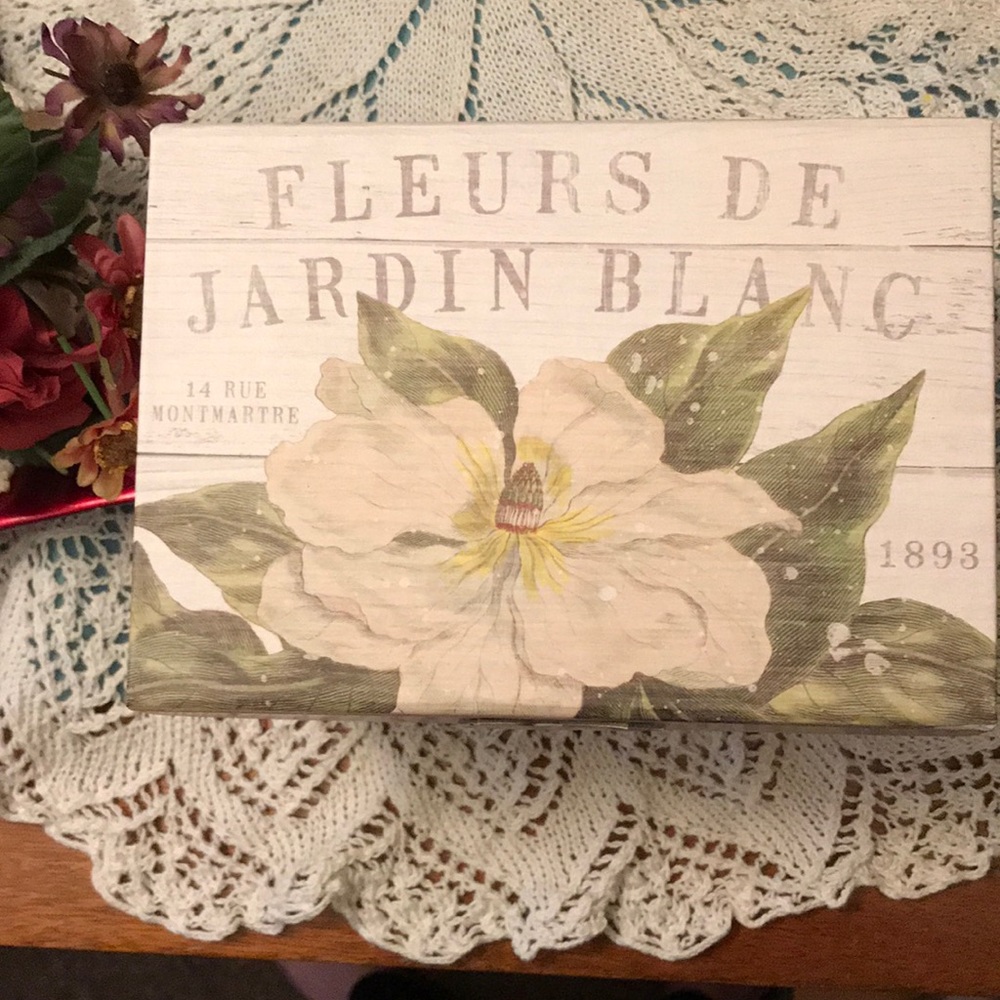 🌺 Decorative Box